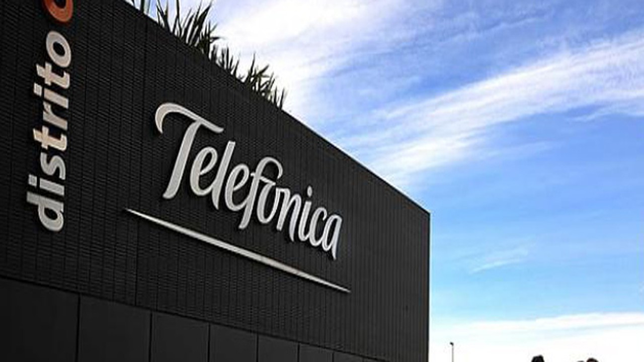 Telefónica cambia a sus presidentes en España y América latina y divide