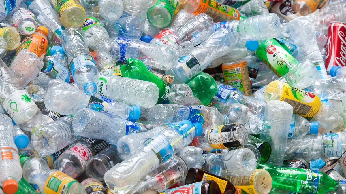 Bidones de plástico e IBCs, fabricados con material reciclado, son  presentados en Europa