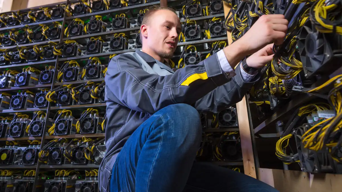 Minería Bitcoin: autoridades desmantelan una granja ilegal en Paraguay