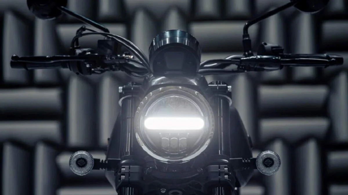Cómo es la nueva moto barata que lanzó Harley Davidson junto a un fabricante indio