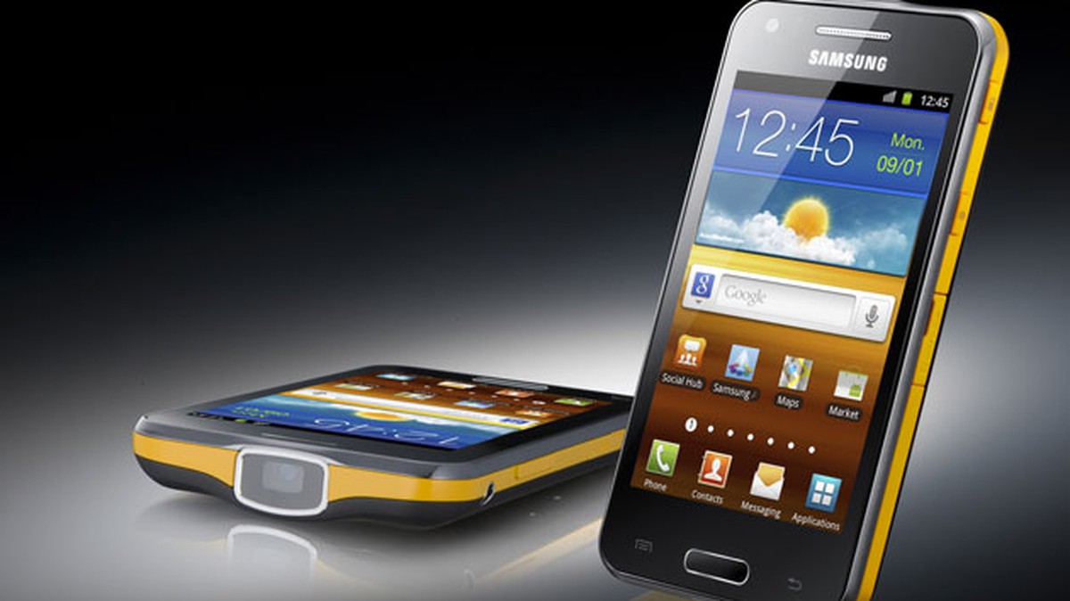 Recordando al Galaxy Beam: cuando Samsung pensó que un teléfono con  proyector era lo que el