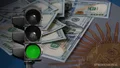 Por qué la suba del riesgo país no está pegando en el dólar