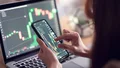 Bitcoin desafía dos golpes de EEUU y otras criptomonedas reaccionan