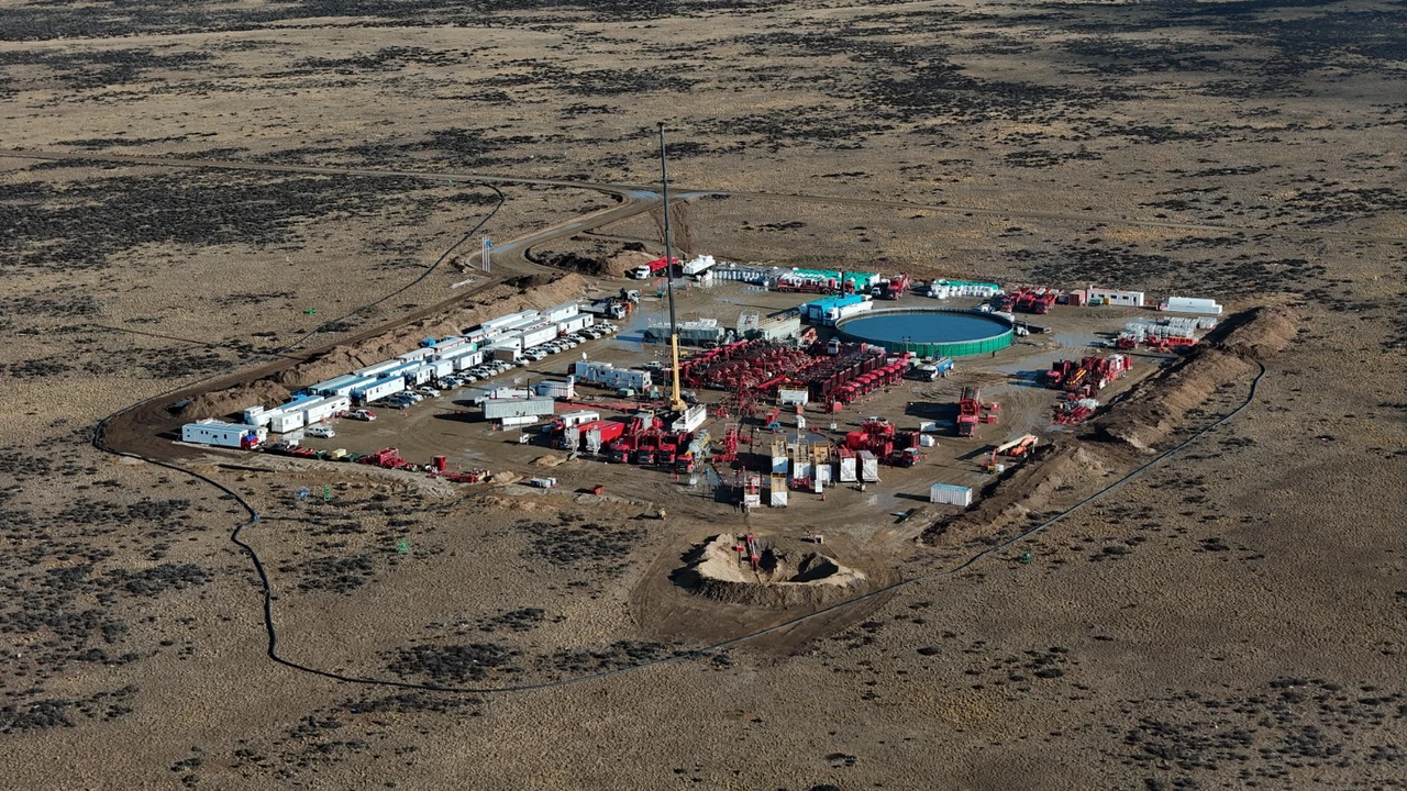 YPF va por más gas y petróleo: amplía el mapa de Vaca Muerta y activa un megaproyecto con Eurnekian