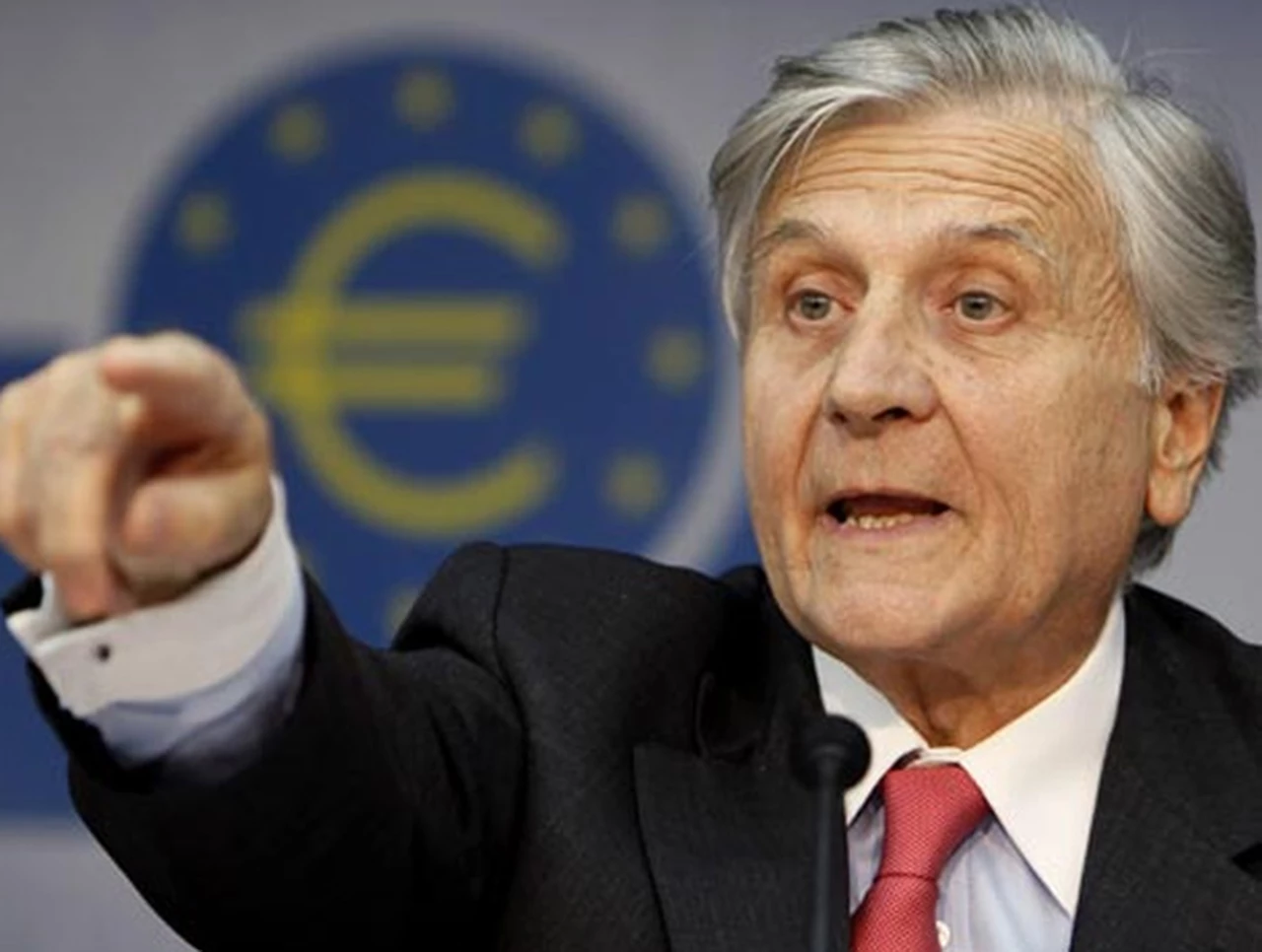 Trichet advirtió que "el riesgo de caí­da económica en la zona euro se ha intensificado"