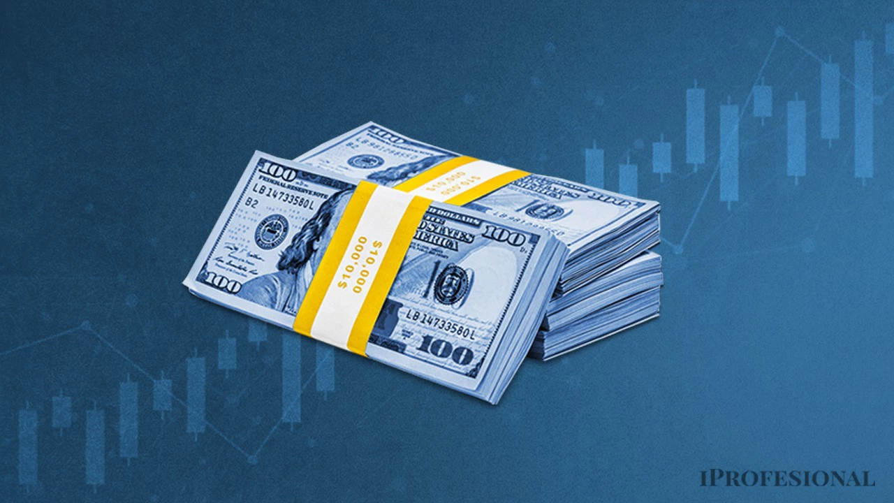 El dólar blue llegó al récord de $1.275: expertos, en alerta por nueva estrategia de Caputo