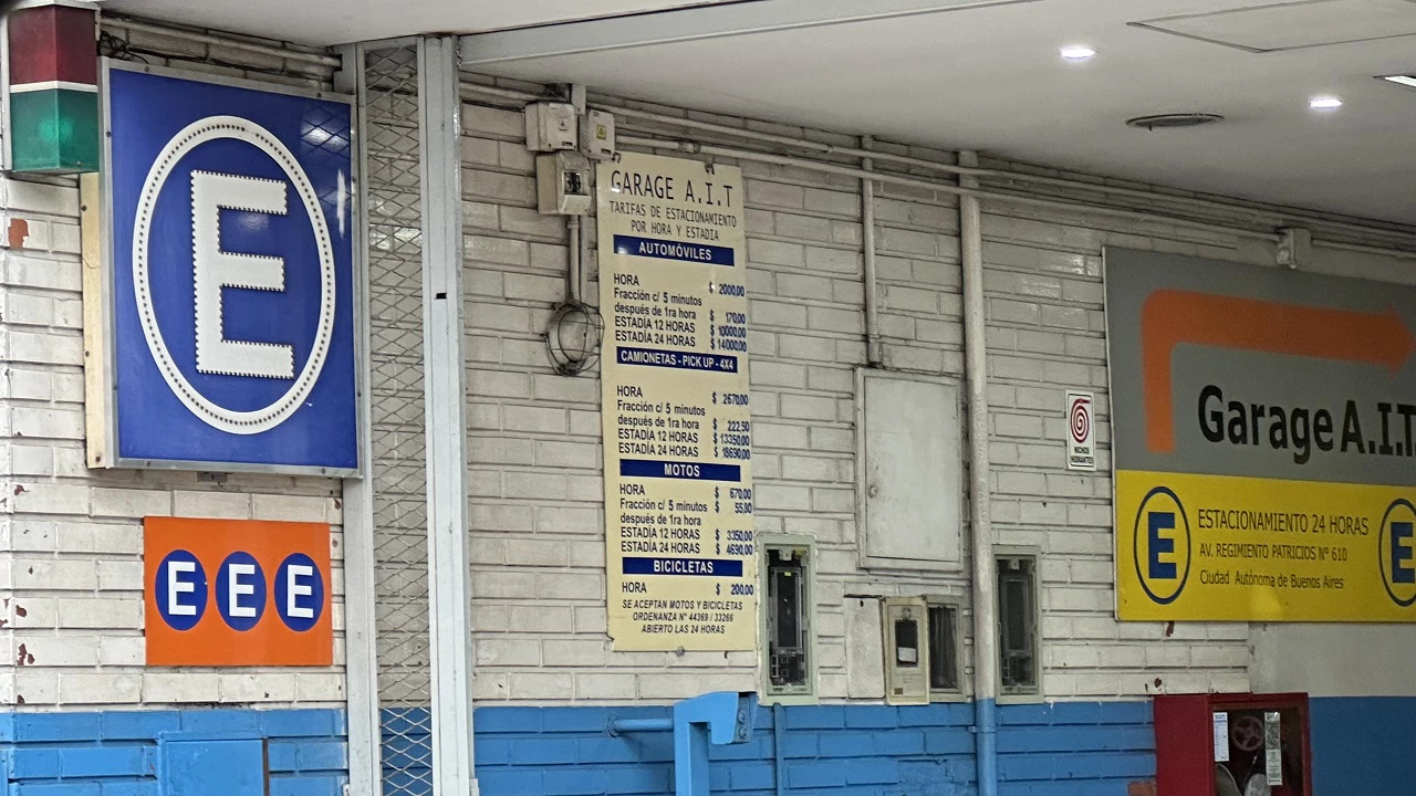 ¿Cuánto cuesta estacionar el auto en una cochera en Buenos Aires?