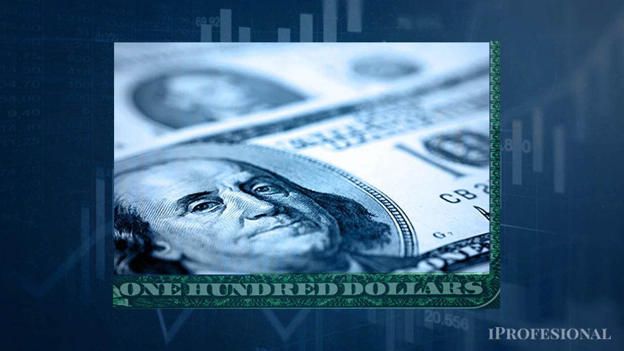 Los dólares libres, en alerta por la incertidumbre política y los rumores de baja del swap