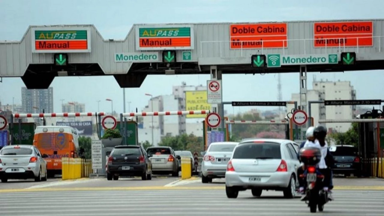 El peaje será más barato para autos híbridos y gratis para vehículos eléctricos