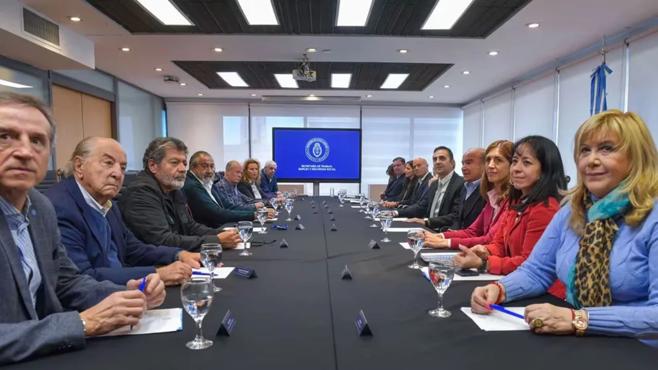 Reunión clave: la CGT exigió al Gobierno revisar Ganancias y artículos de la reforma laboral