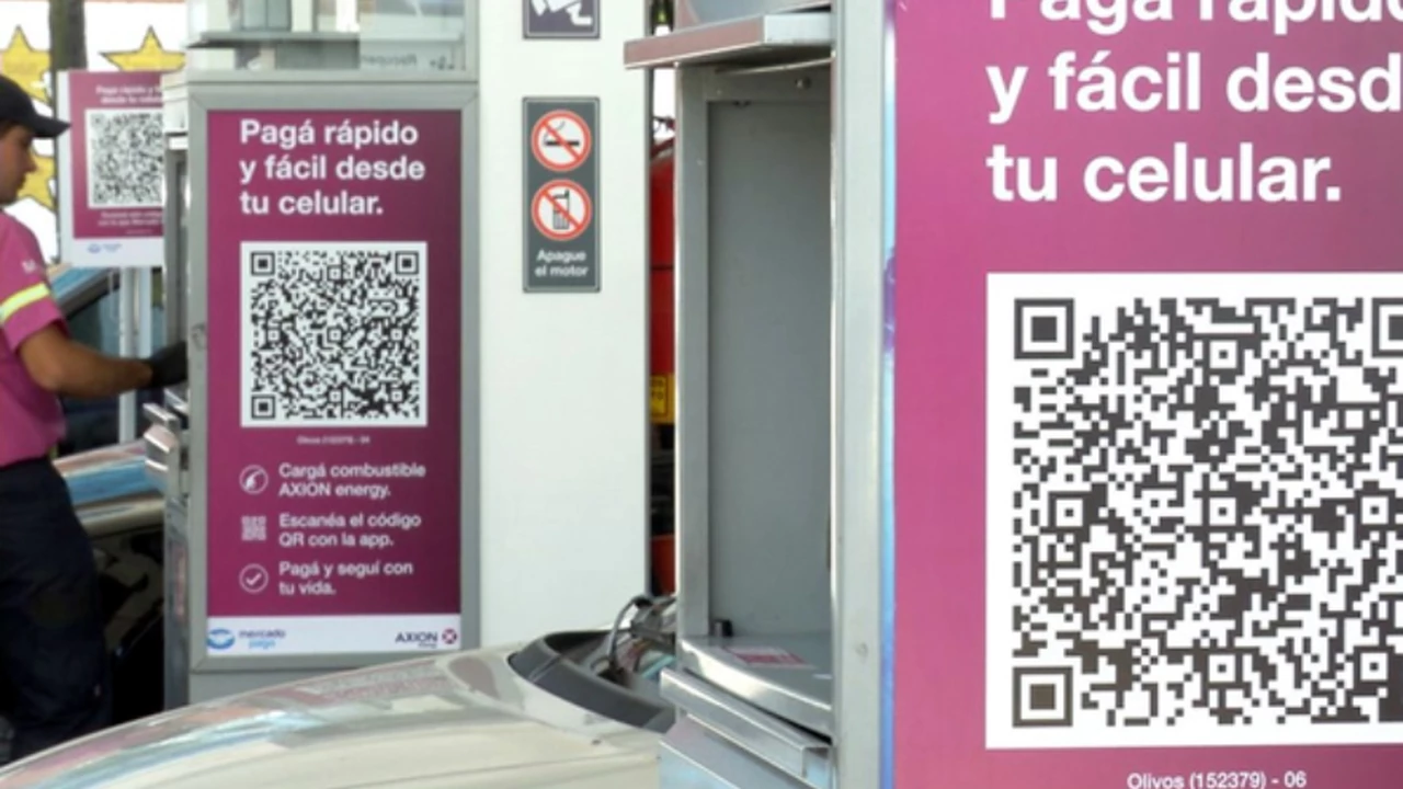 Código QR: el Gobierno solicitó que las estaciones de servicio reubiquen los carteles