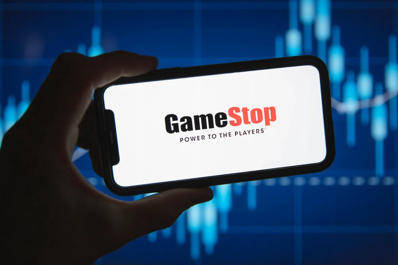 Igual que en 2021: las acciones de GameStop se disparan un 75% por la reaparición de misterioso trader