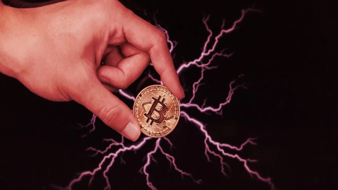 Bitcoin se hunde más de 12% y lidera otra abrupta caída: ¿cuál es el motivo?