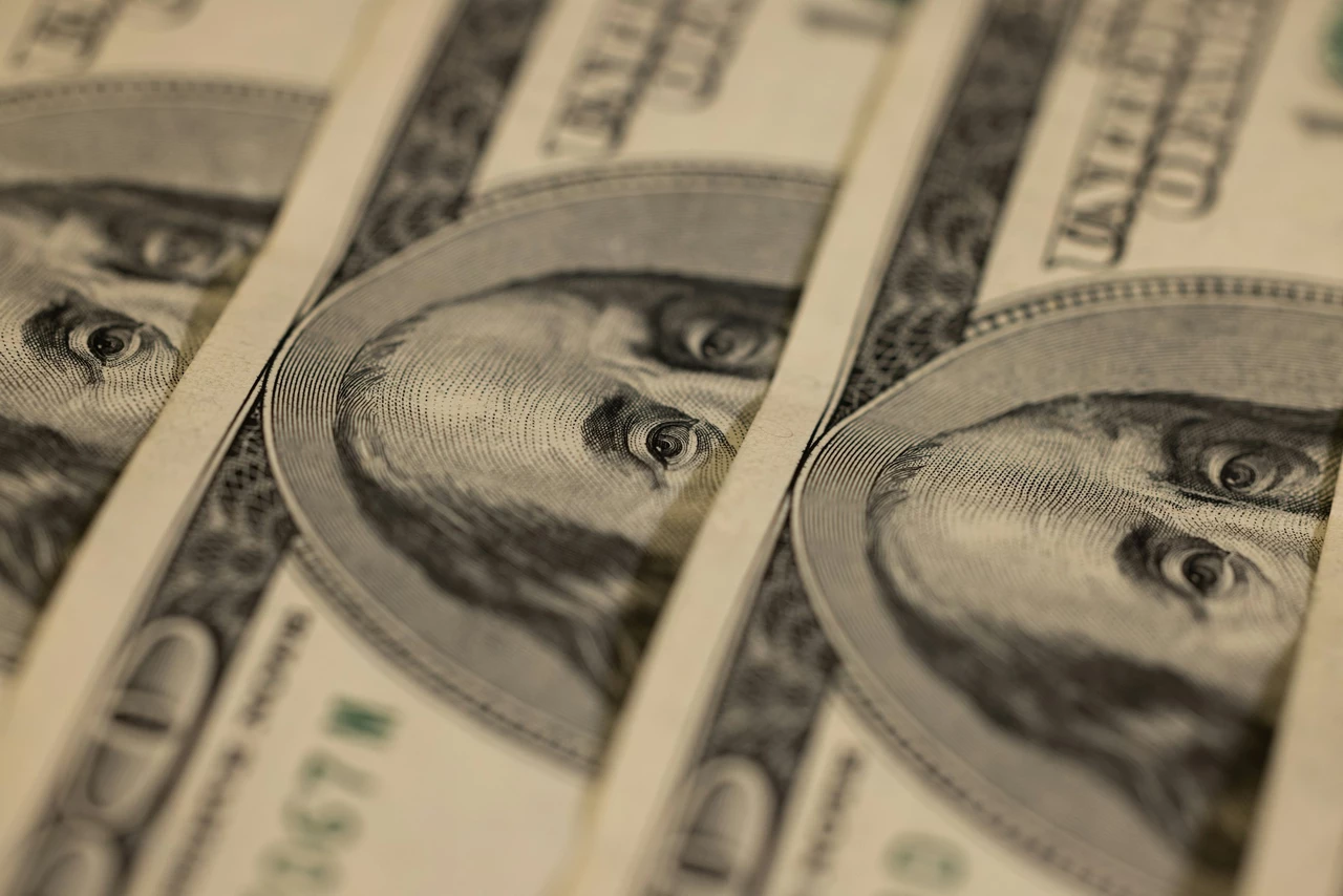 El dólar se recalienta: por qué y hasta cuándo seguirán subiendo los financieros y el blue