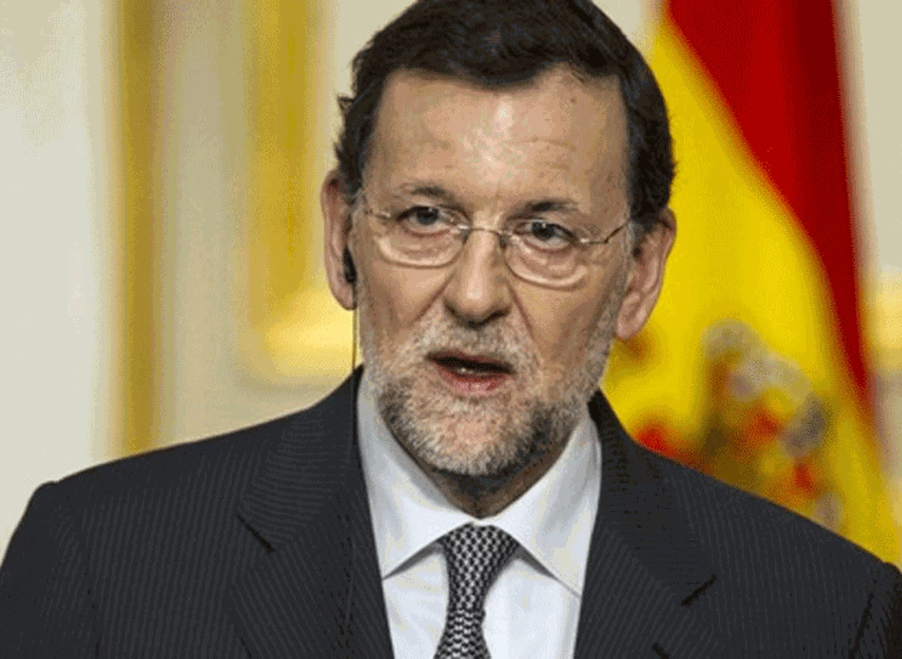 Rajoy destituye al Govern y a Puigdemont y convocará a elecciones en menos de seis meses