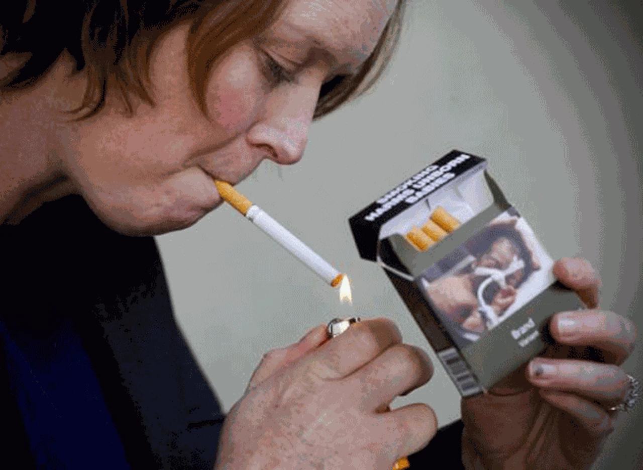 Emitieron dictamen para prorrogar por un año el impuesto al precio final de los cigarrillos