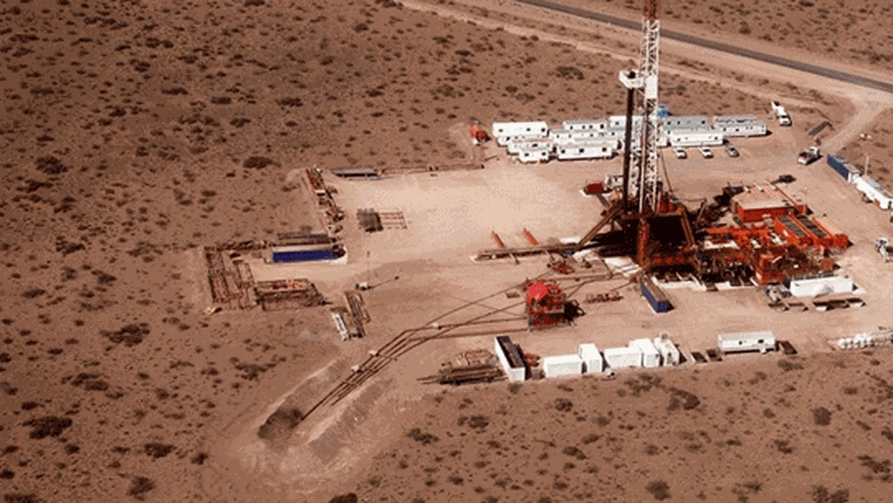 Vaca Muerta: una firma neuquina concretó el primer fracking en un pozo no convencional