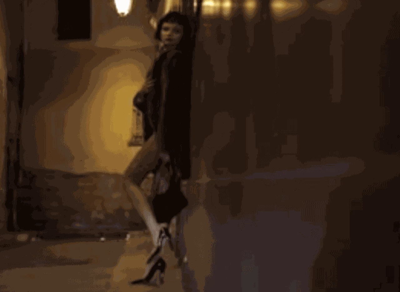 La "prostitución glamorosa" de Louis Vuitton causa gran polémica en Europa