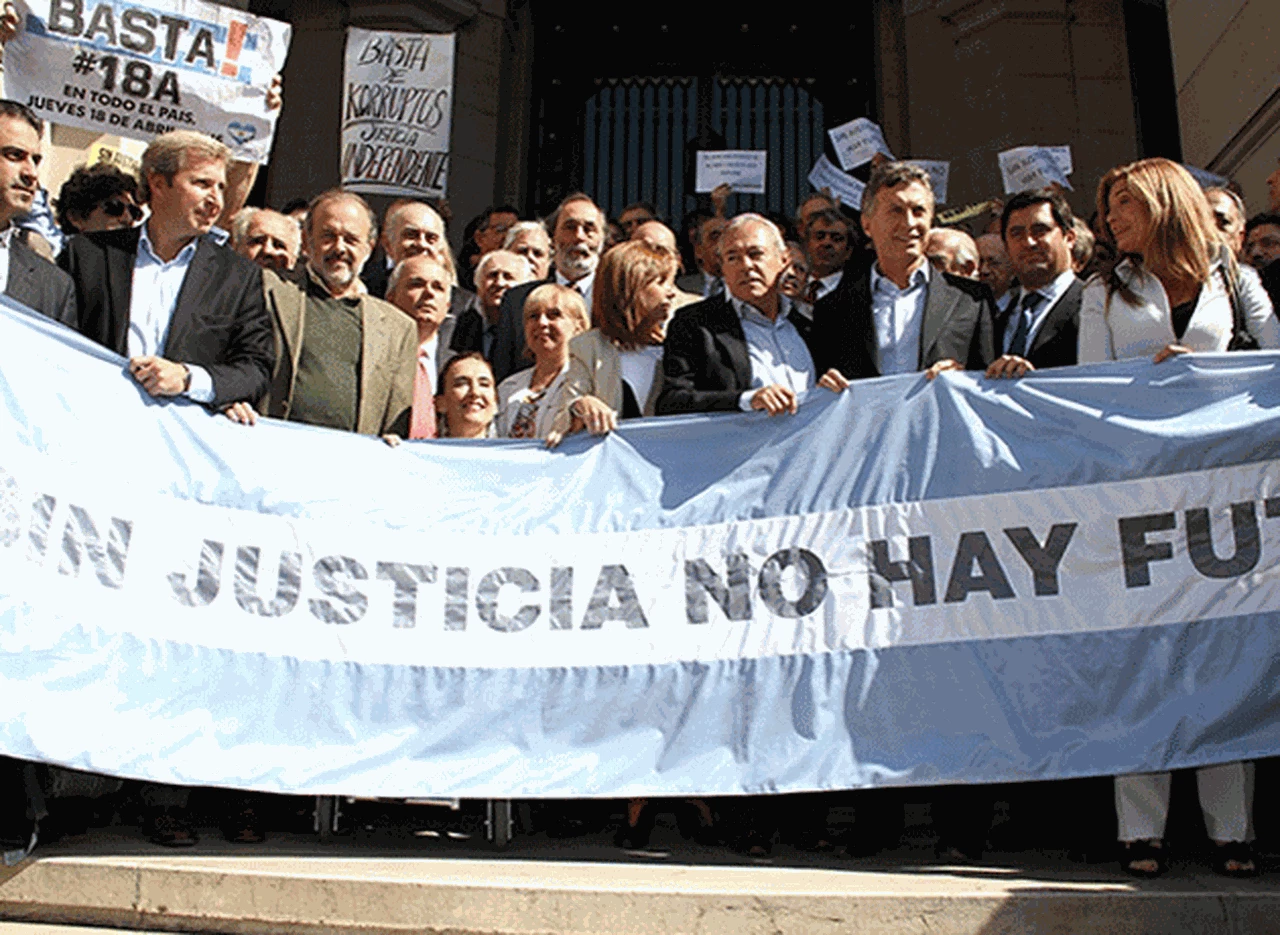 La oposición se unió en un acto en Tribunales en defensa de la independencia judicial