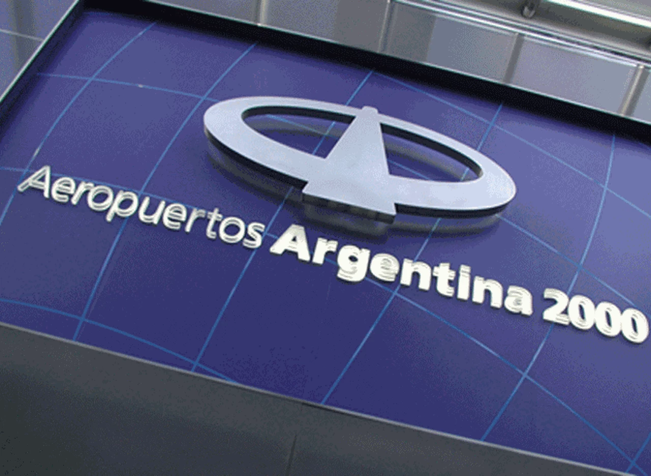 Allanaron las oficinas de Aeropuertos Argentina 2000 por fuga de divisas