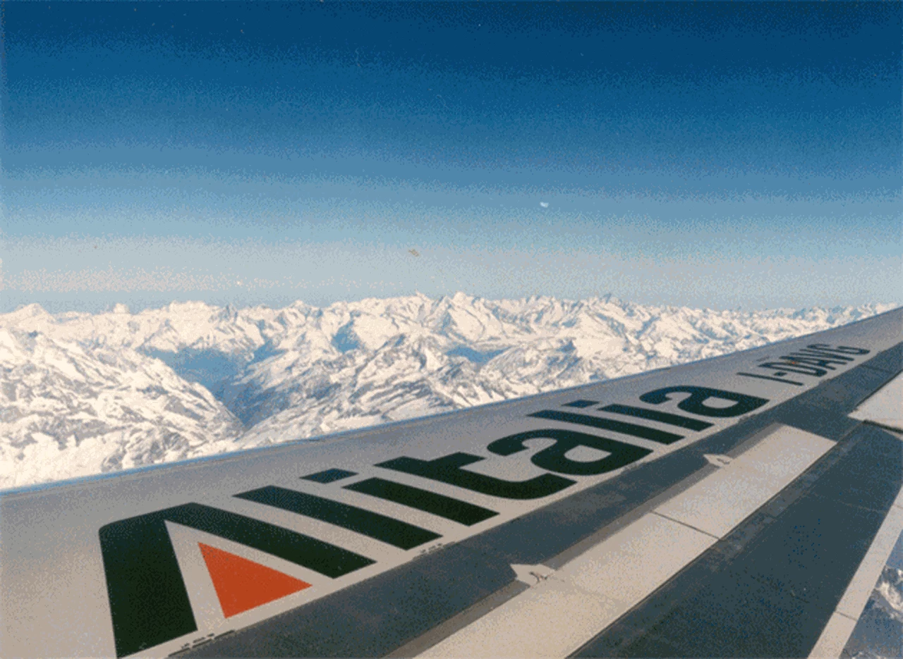 Alitalia activa el proceso para posible adquisición o liquidación
