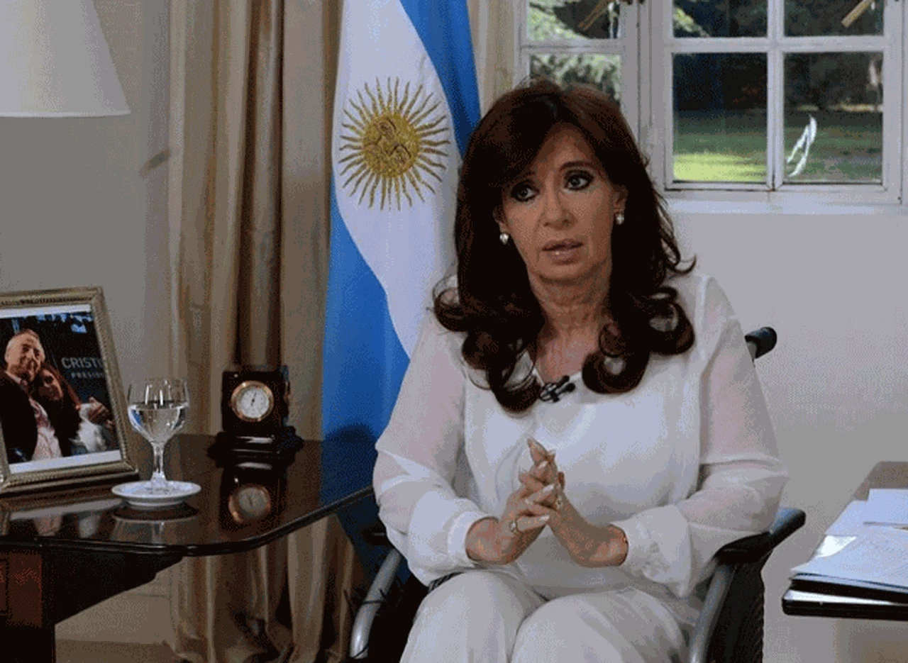 Silla de ruedas y atuendo blanco: así­ apareció CFK tras la muerte de Nisman