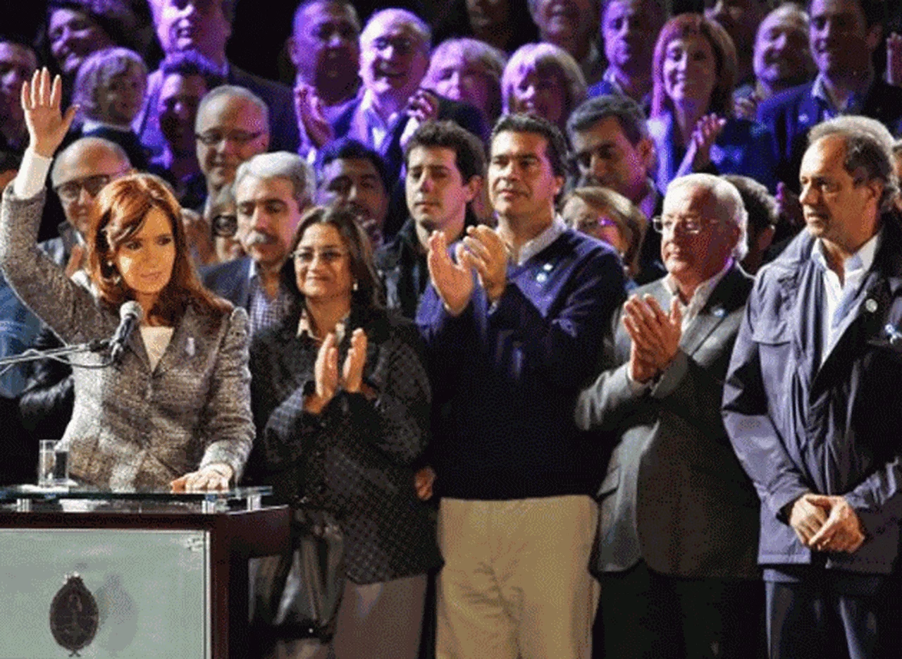 Cristina aprovechó la fecha patria para hacer una "autopromo" y resaltar las virtudes de Néstor Kirchner