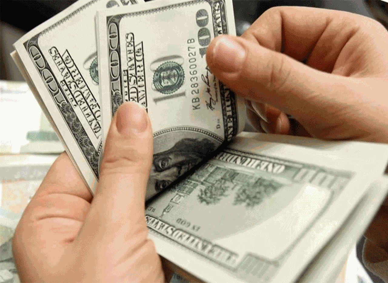 El dólar retrocedió a $17,73 por mayor liquidación de divisas en la plaza