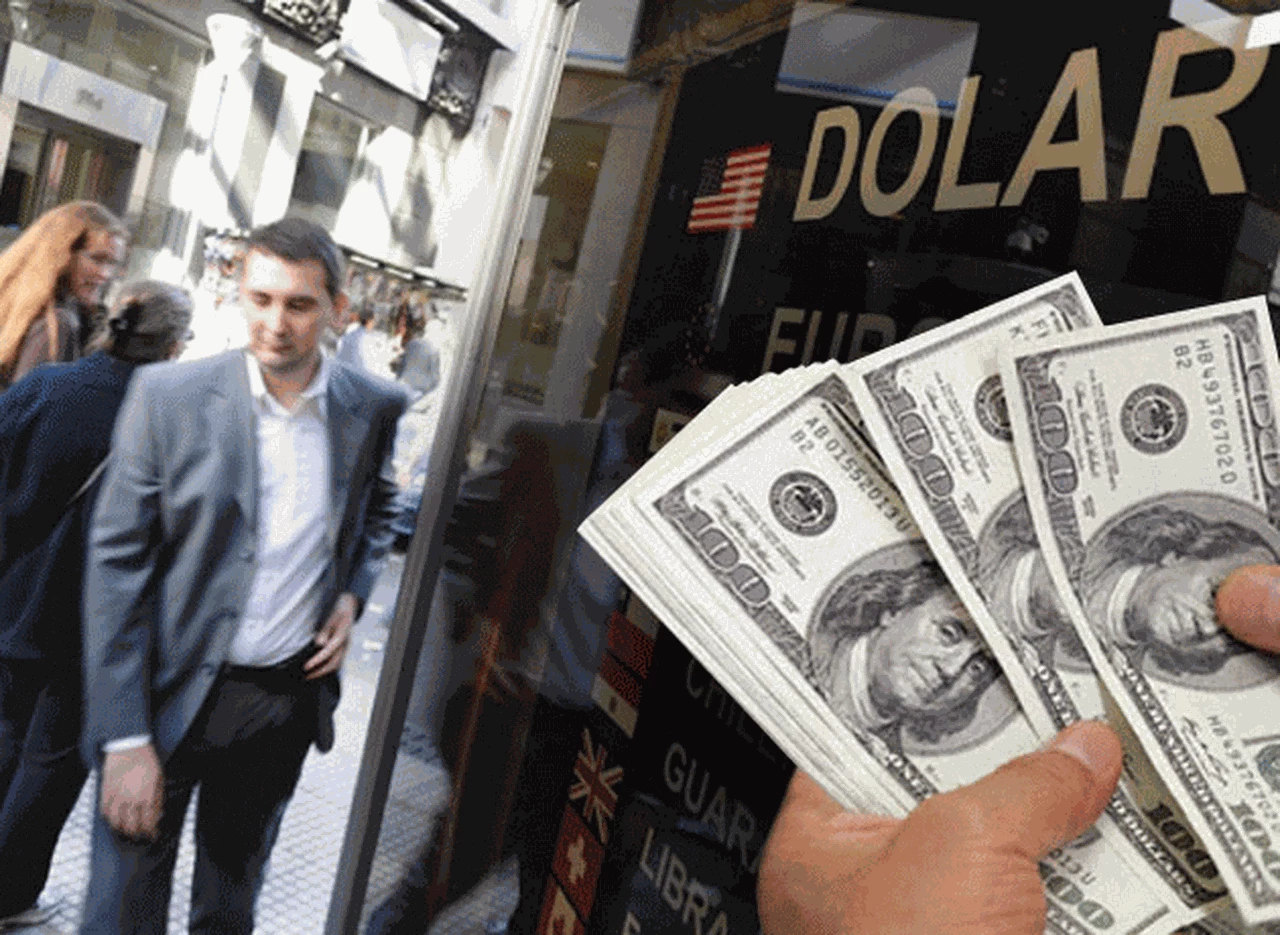 Rumores en la City "encienden" al dólar, que escaló hasta $17,66