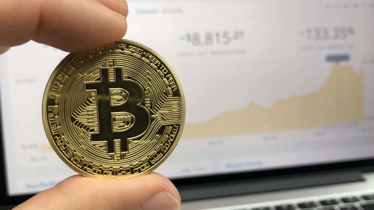 Crece el nerviosismo por el Bitcoin: voces alertan que la "burbuja" puede estallar en cualquier momento