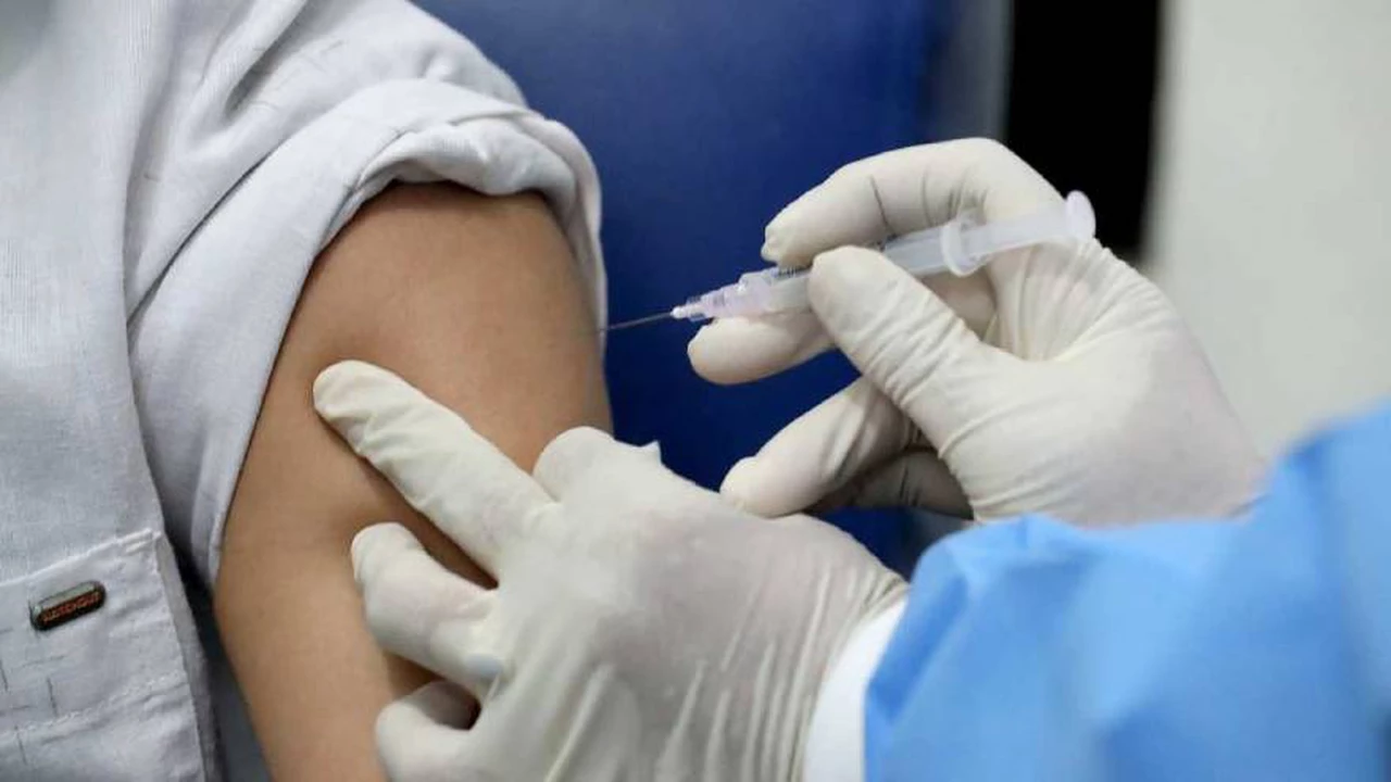En Uruguay comienzan a aplicar la tercera dosis de Pfizer a quienes recibieron la vacuna de Sinovac