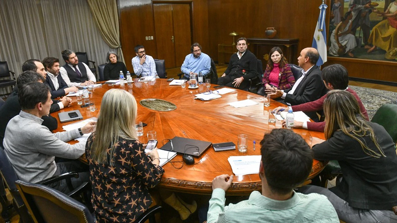 Batakis confirmó a su equipo y tuvo su primera reunión de gabinete: quiénes son sus colaboradores