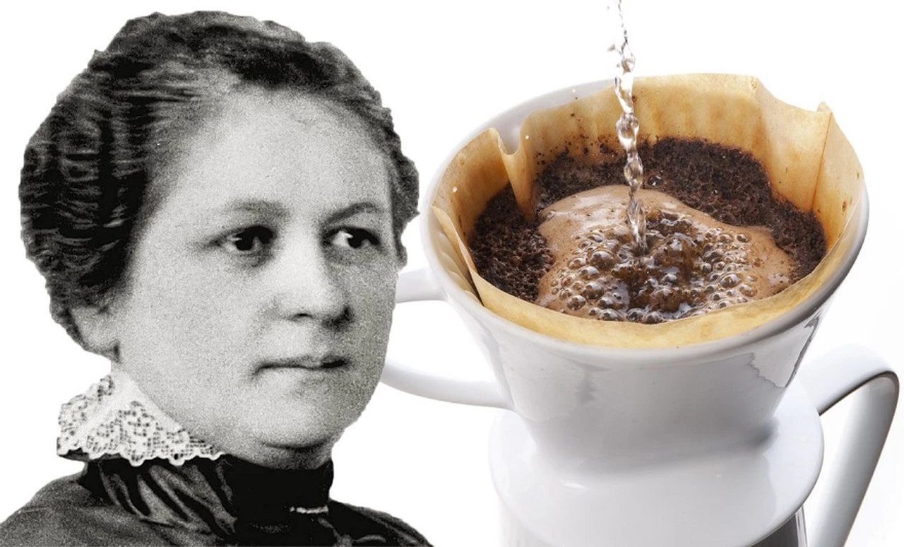 ¿Quién fue Melitta Bentz y cómo creó el primer filtro de café?