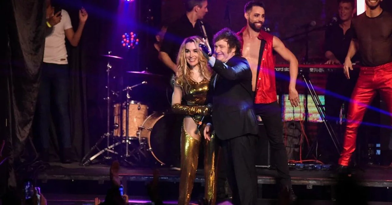 VIDEO | Javier Milei visitó otra vez a Fátima Florez en el teatro y le dio un apasionado beso