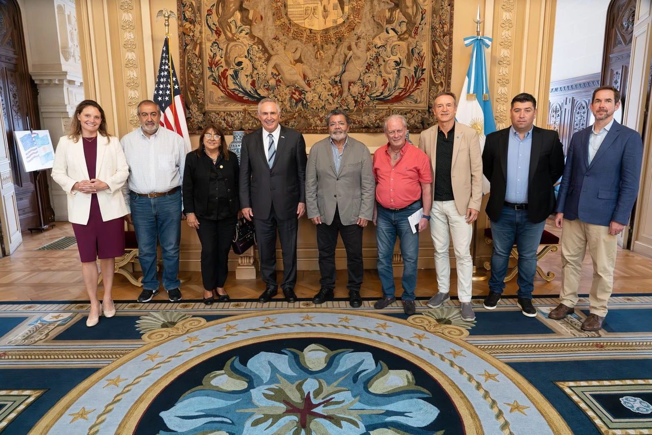 La CGT visitó al embajador de Estados Unidos: "Es más peronista que algunos dirigentes"