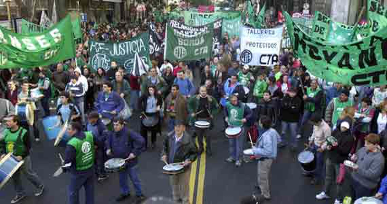 Empleados protestaron por 100 despidos en una contratista de Telefónica