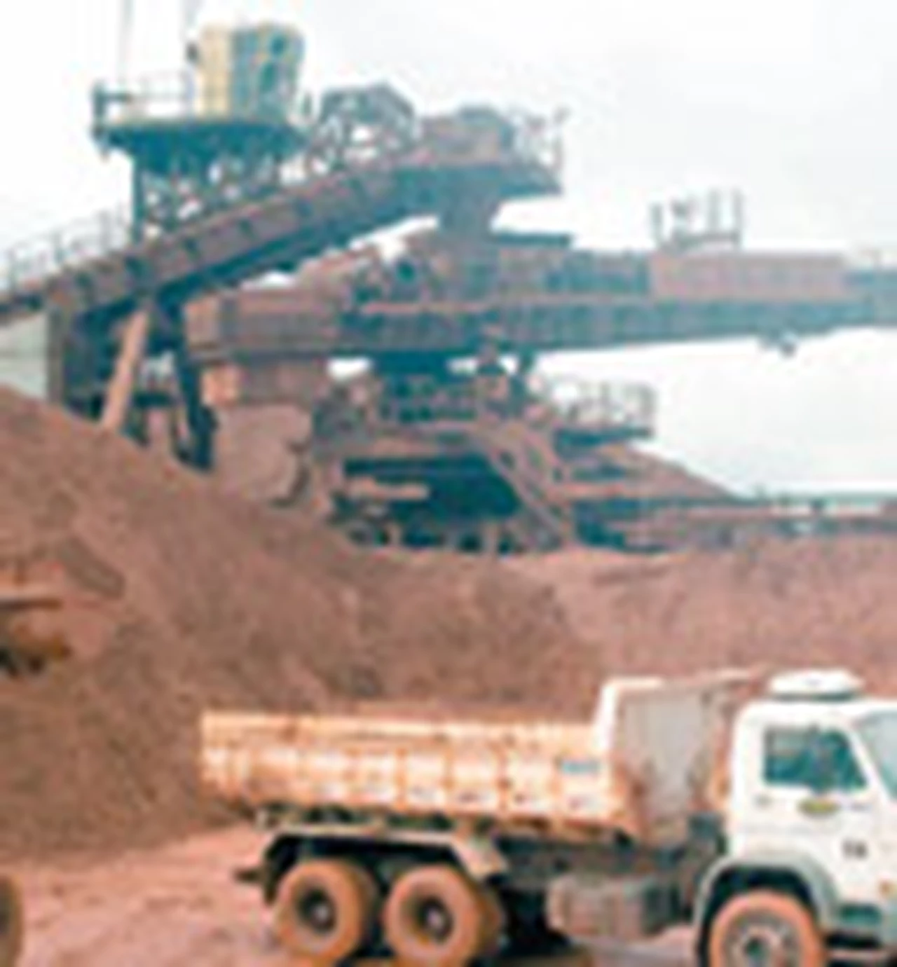 Mineras podrí­an frenar inversiones por u$s8.000 M en el paí­s