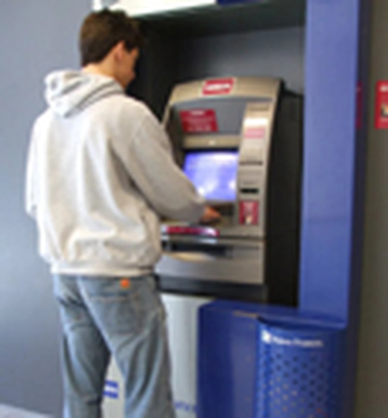 Cómo puede prevenir fraudes y estafas en cajeros automáticos