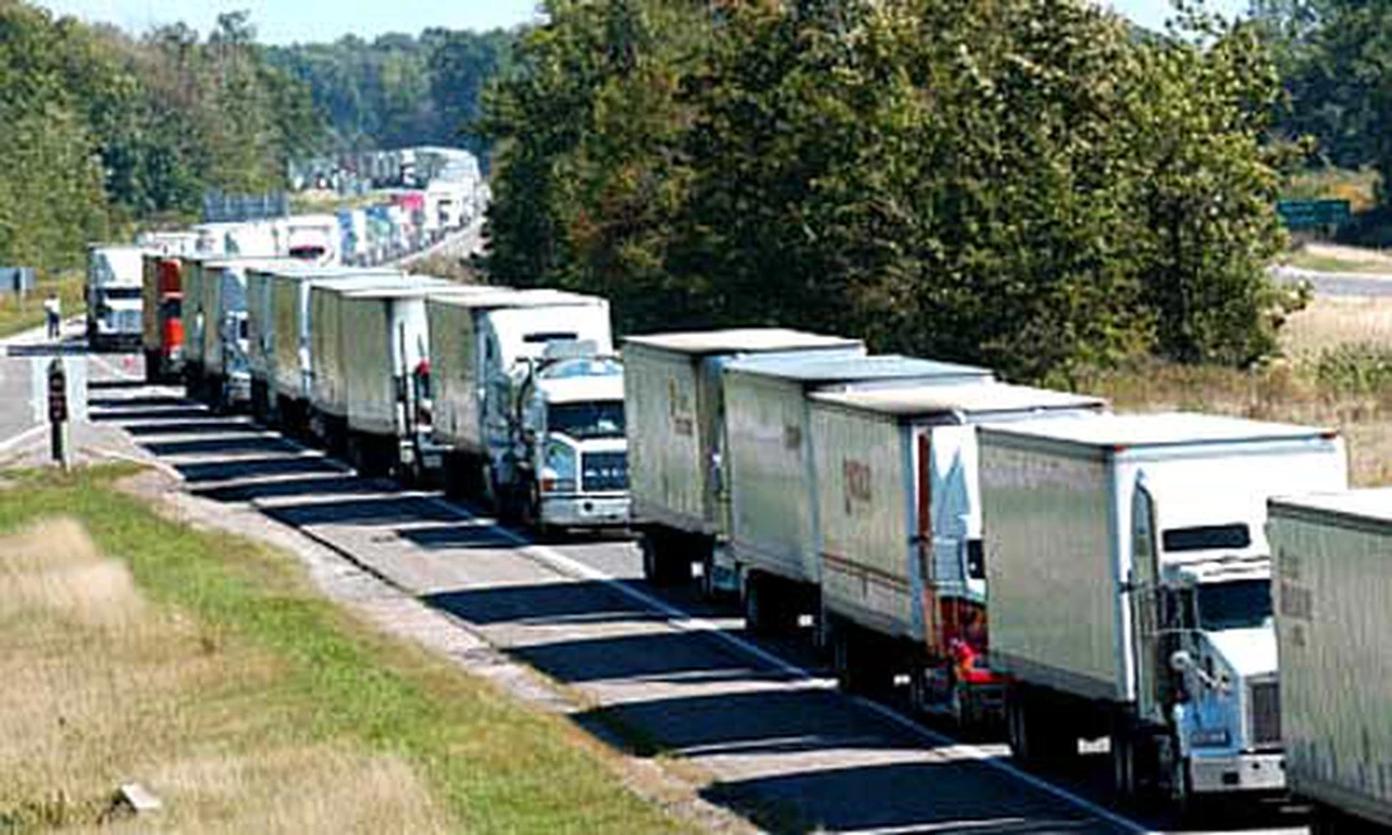 Crisis logí­stica: ya son 5.000 los camiones varados por el conflicto aduanero en Brasil