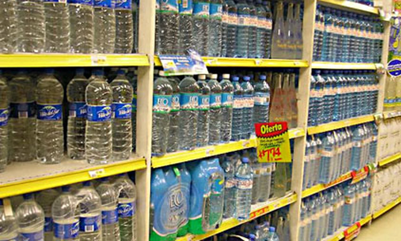 Alertan que hay partí­culas de plástico en las botellas de agua de 11 marcas