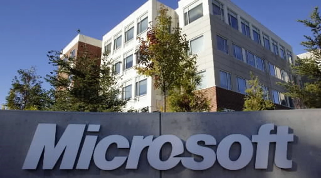Dos ejecutivos de Microsoft dejan sus cargos por reestructuración
