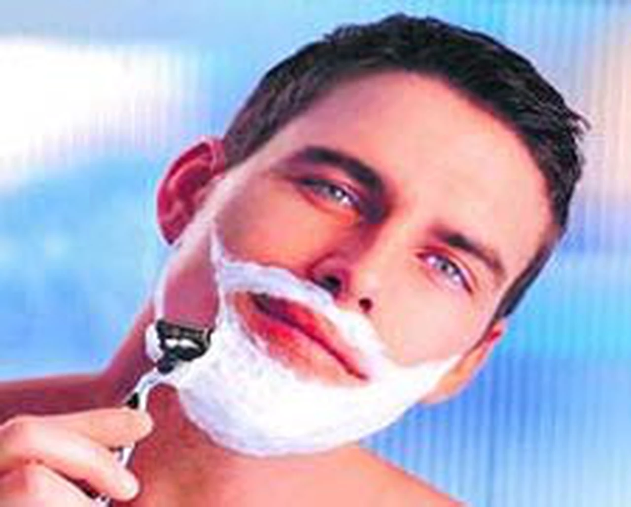 La guerra de la afeitada: Schick sale a romper el monopolio de Gillette