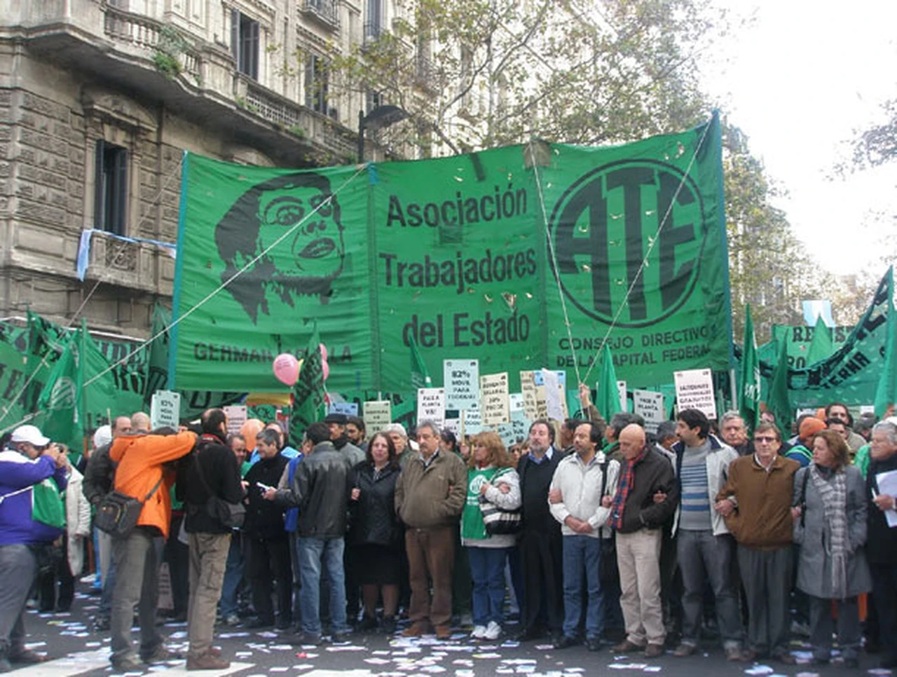 Estatales realizaron un paro en reclamo de mejoras salariales y laborales