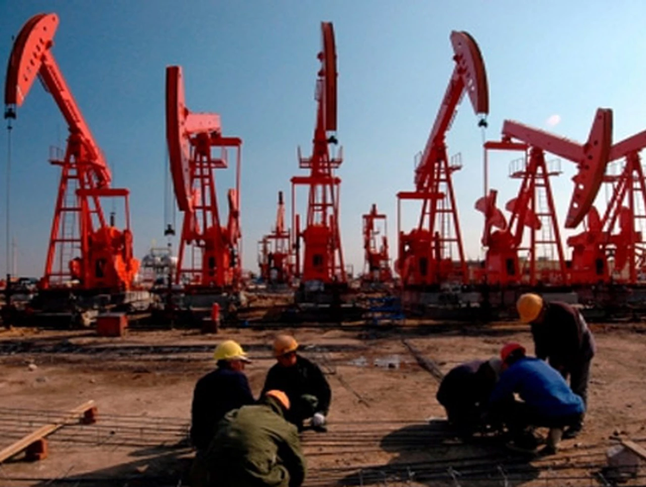 Paritarias 2013: petroleros acuerdan una suba del 25% a 18 meses