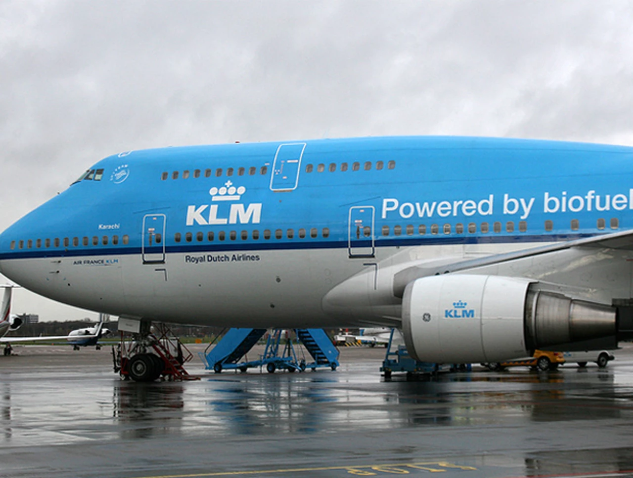 KLM ya está volando con biocombustible realizado con restos de aceite de cocina