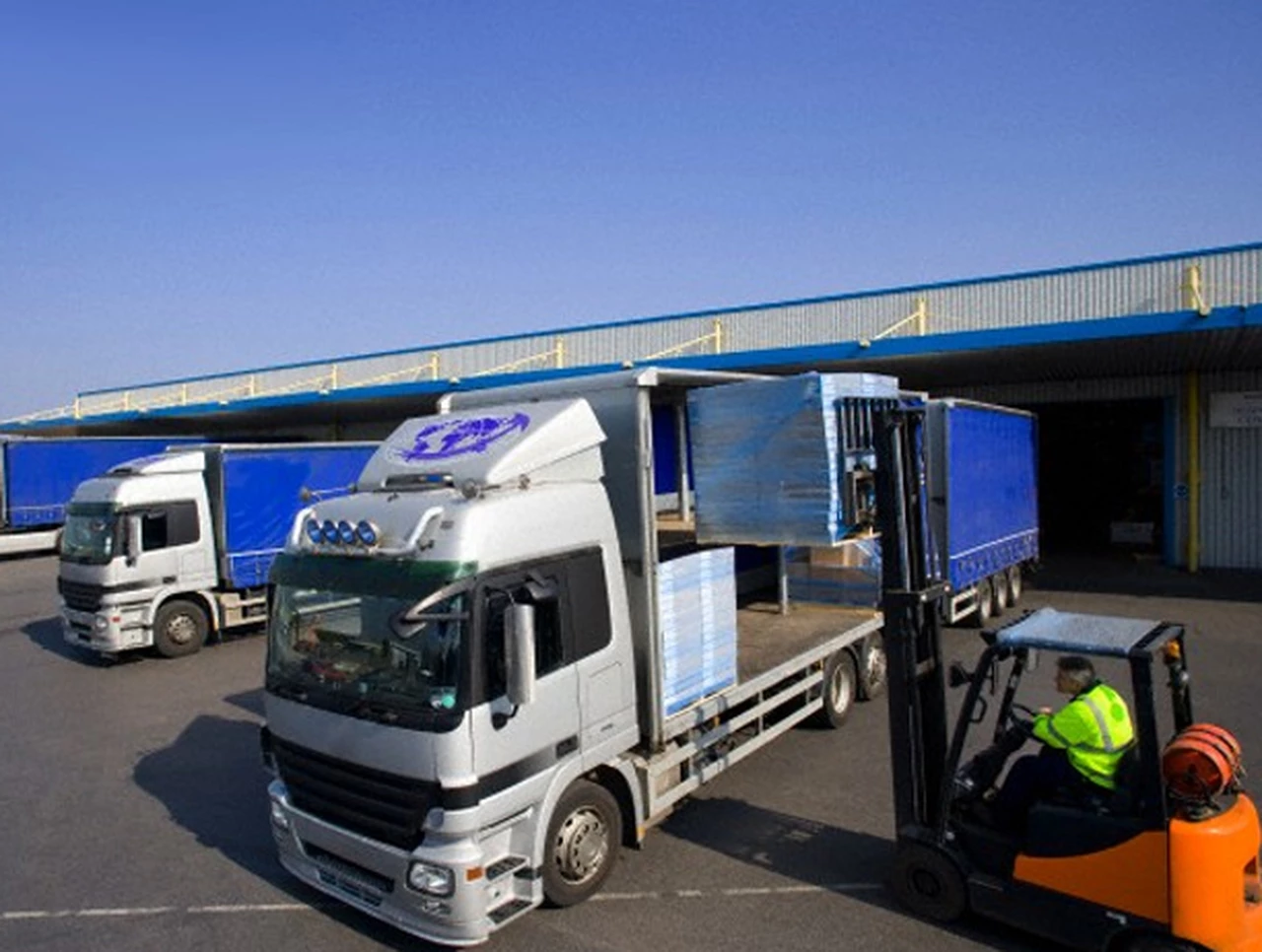 Alerta entre industrias: mover un camión con mercadería aumentó más del 7% en julio