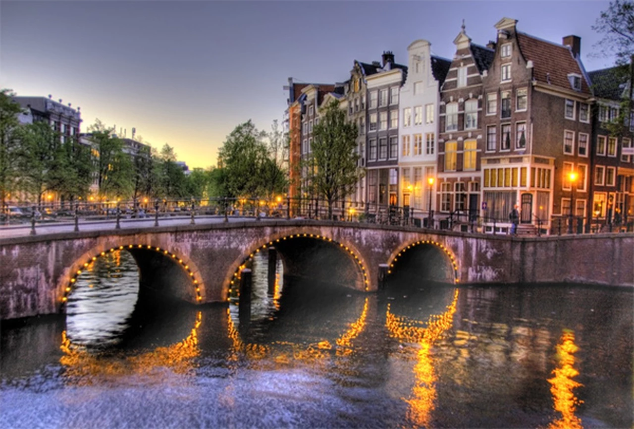 Airbnb acuerda aplicar impuestos al turismo en ímsterdam