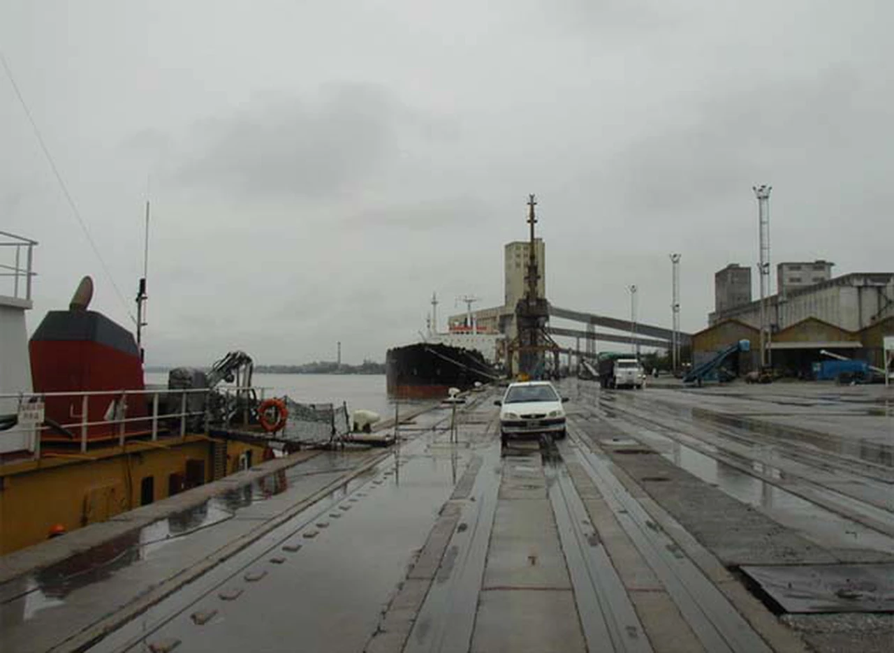 El puerto de Rosario continúa sin actividad por un conflicto gremial