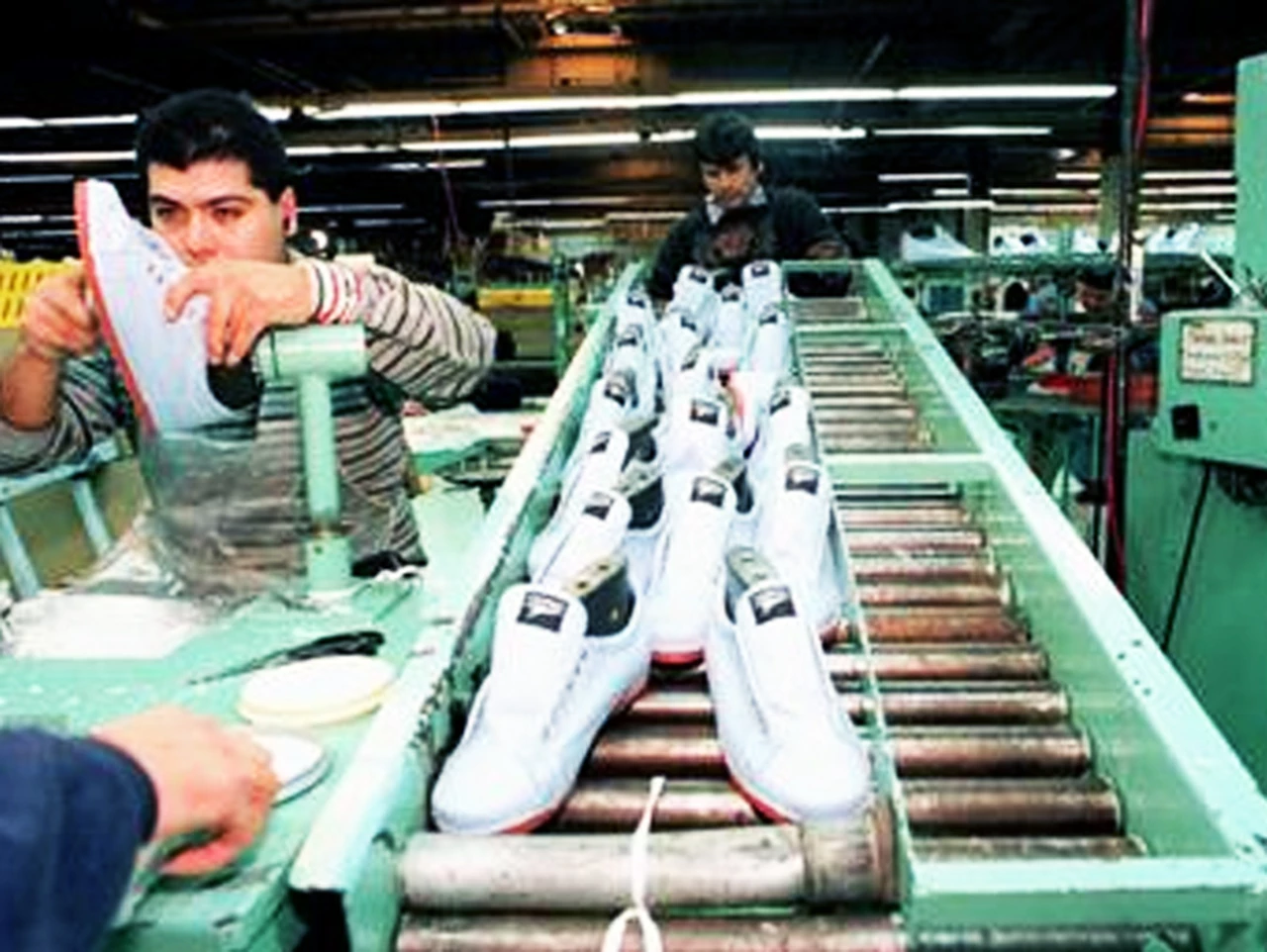 Faltante de insumos: licencian a 700 empleados de la industria del calzado