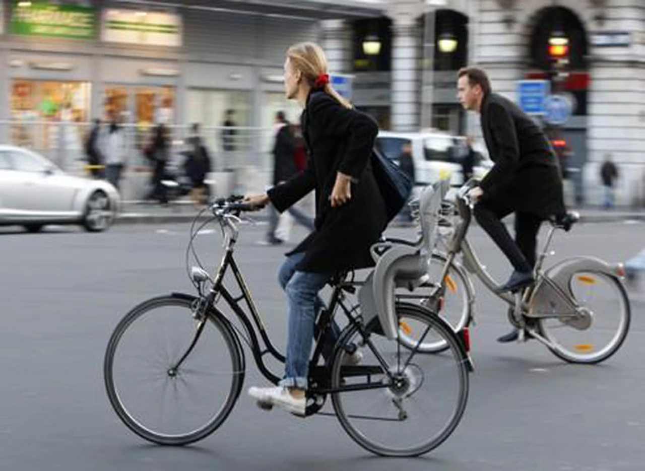 Aseguran que caminar o ir en bici al trabajo es bueno para la salud mental